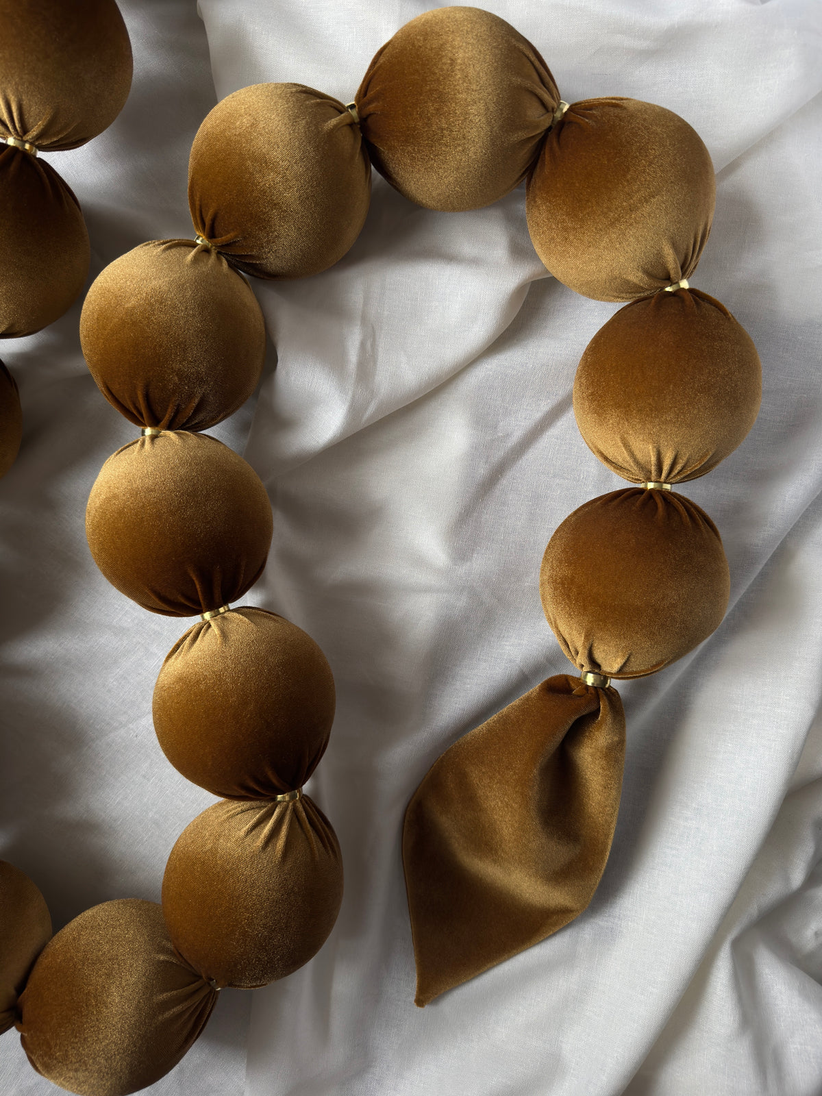 The Velvet Garland - Cognac