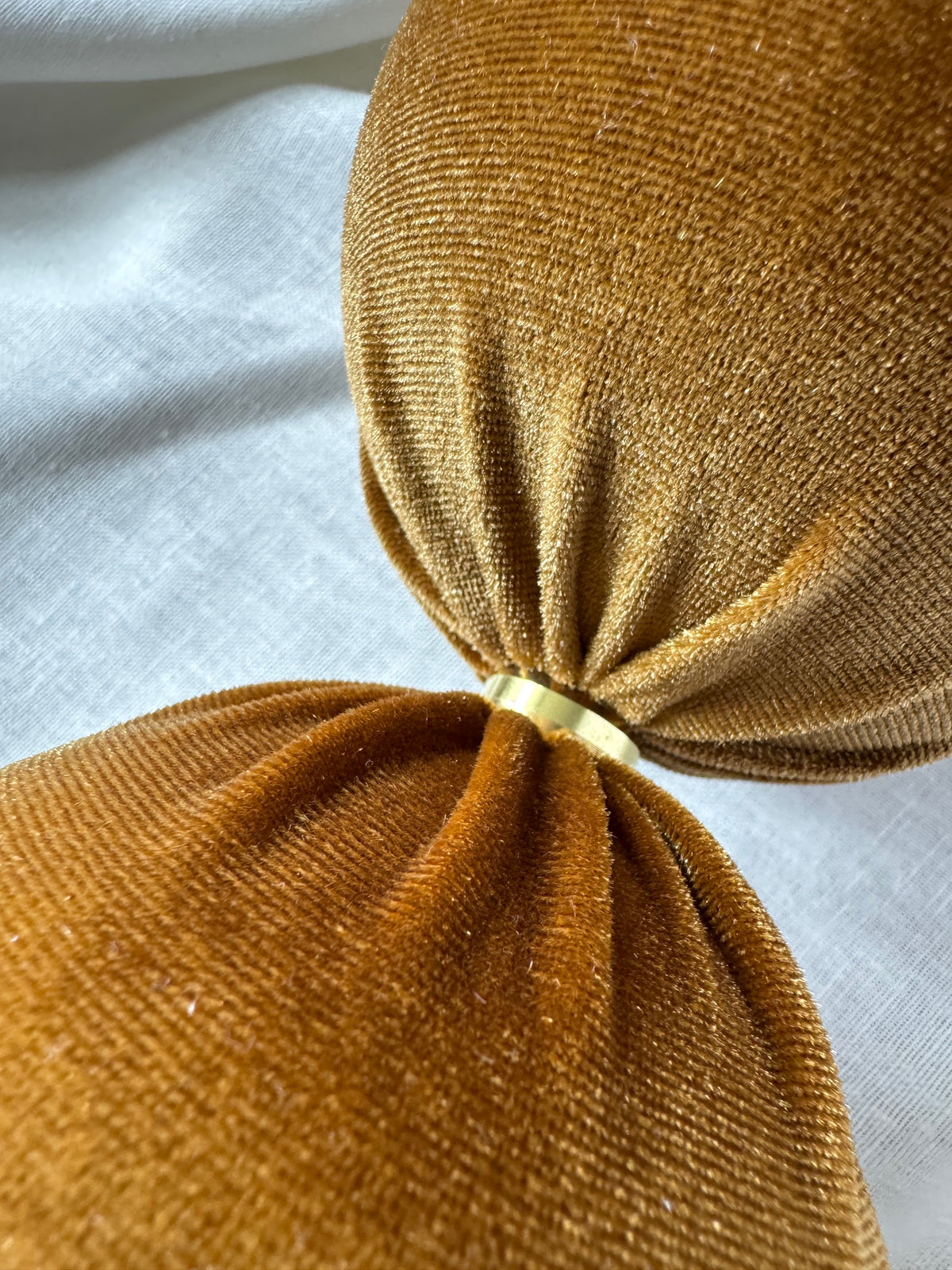 The Velvet Garland - Cognac
