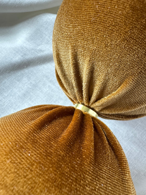 The Velvet Garland - Cognac