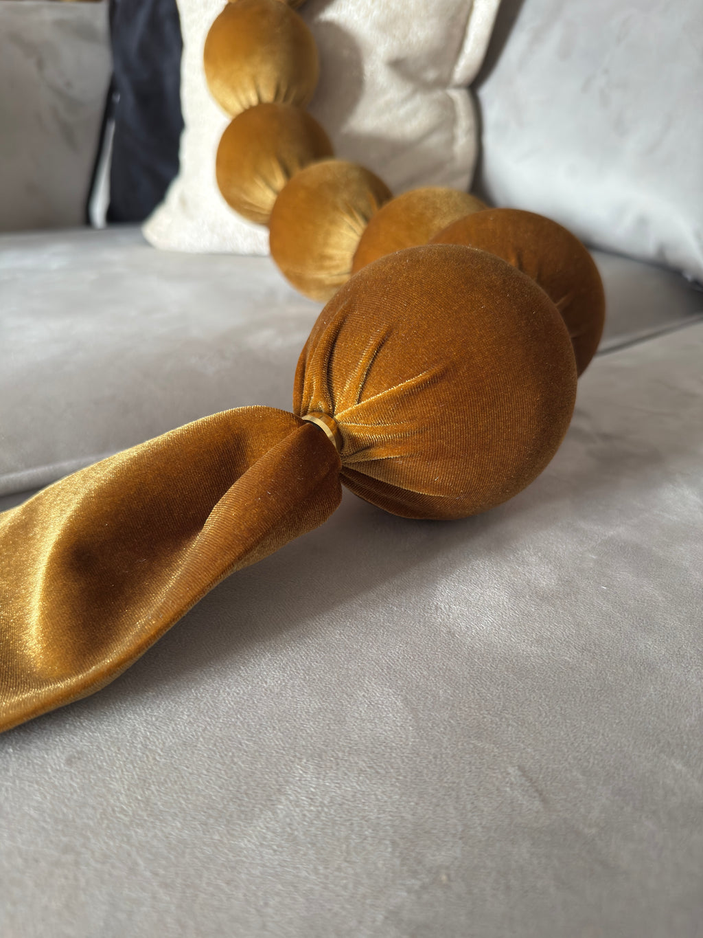 The Velvet Garland - Cognac