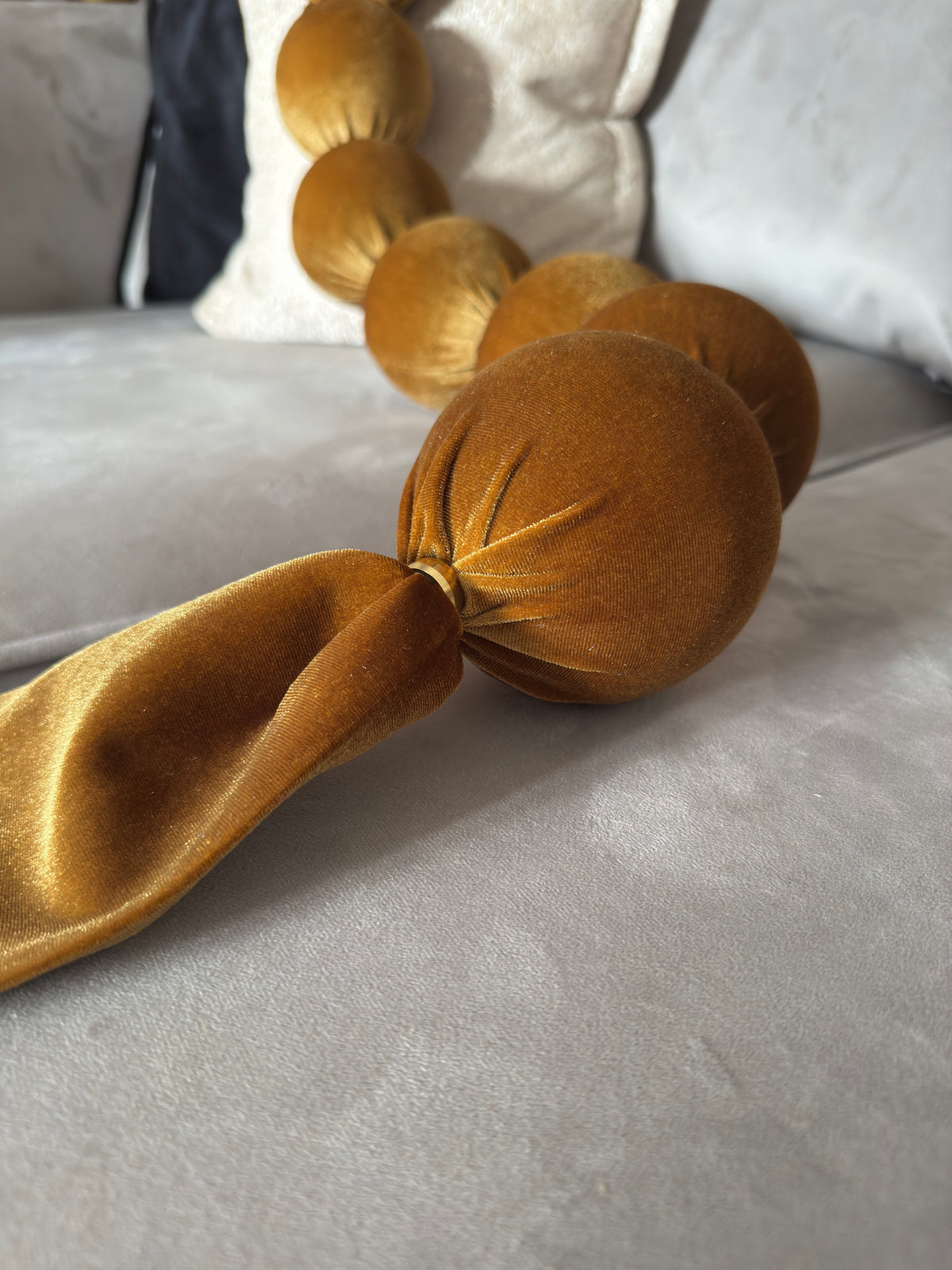 The Velvet Garland - Cognac